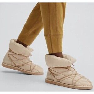 Fabletics Women's Puffy Cozy Bootie Size 7 Nylon Cozycore Cottagecore Loungewear